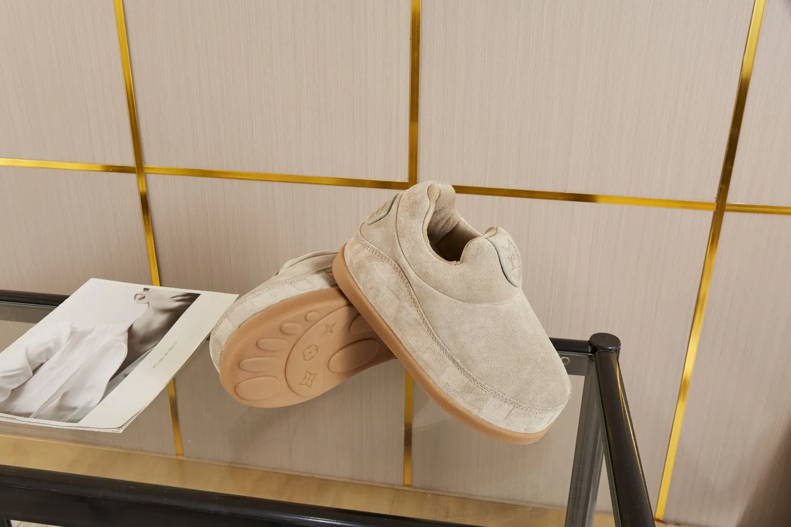💰💰💰 660 hot style 🆕🆕🆕𝙇𝙑🔥New models are on the shelves🔥 Louis Vuitton 25ss, LV co-branded nigo YETI Fat Ding is ugly and cute, many Internet celebrities have put it on the show, a classic and versatile item. Fabric: imported high mercerized cowhide suede. Lining: High-grade elastic mesh, original molded outsole. Size: women's clothing, 35-41 (customized for women's 40 and 41), men's clothing 39-46 (customized for 45-46)